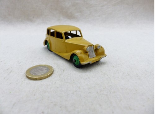 Dinky Toys 151 Triumph Berline 1800 ocre jantes vertes