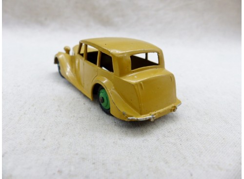miniature auto Dinky Toys 151 Triumph Berline 1800 ocre jantes vertes vue arrière
