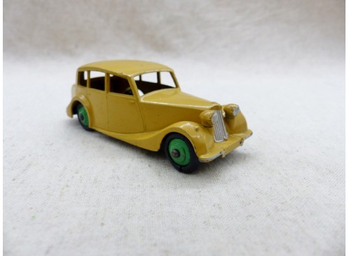 miniature Dinky Toys 151 Triumph Berline 1800 ocre jantes vertes