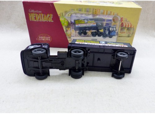 vue de dessous Corgi Toys EX72914 Simca Cargo SNCF "Au Bon Marché" NM/Boite