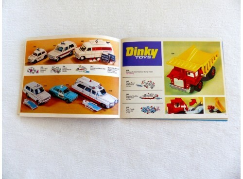 Dinky Toys Catalogue 1974 version anglaise gamme ambulances et travaux publics