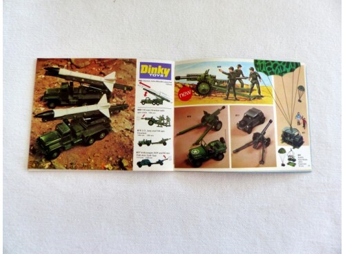 Dinky Toys Catalogue 1974 version anglaise gamme militaire camions chars tanks et fusées
