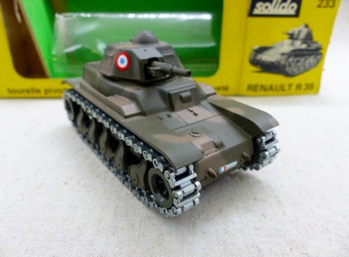 miniature auto Solido 233 Char Militaire Français Renault R 35 avec Boite