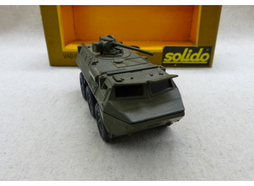 vue avant Solido 251 Véhicule Militaire Blindé VAB 6x6
