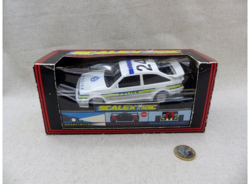 voiture de circuit Scalextric C137 Police Ford