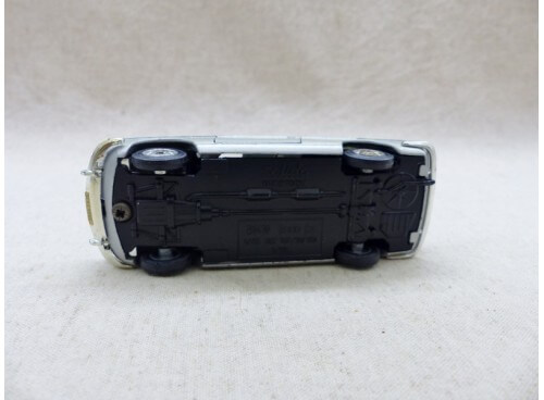 Solido 157 BMW 2000 CS Gris Métalisée  dessous