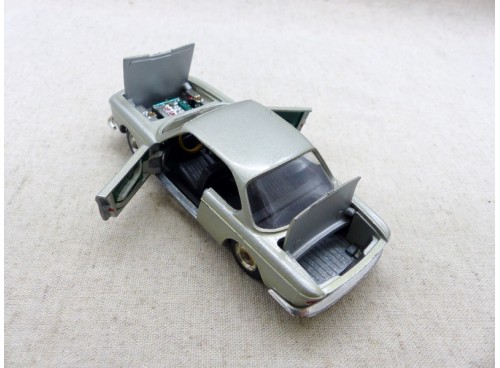 Solido 157 BMW 2000 CS Gris Métalisée  portes ouvertes