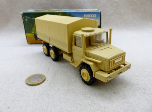 CURSOR 483 IVECO Camion Militaire Magirus 256D 20 AL 6x6 couleur Sable NM / Boite