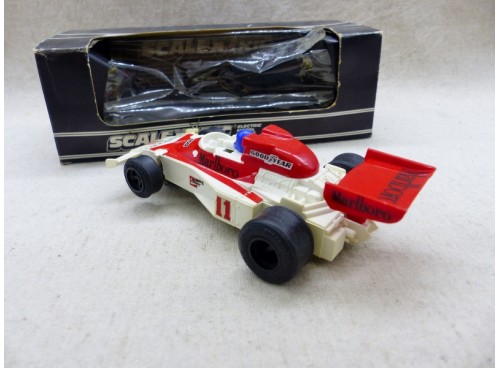 voiture de circuit électrique Scalextric C127 Malboro Mc Laren M23 Neuve Boite dos (2)