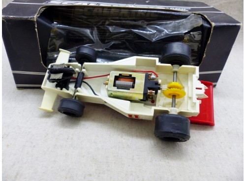 Scalextric C127 Malboro Mc Laren M23 Neuve Boite (2) dessous