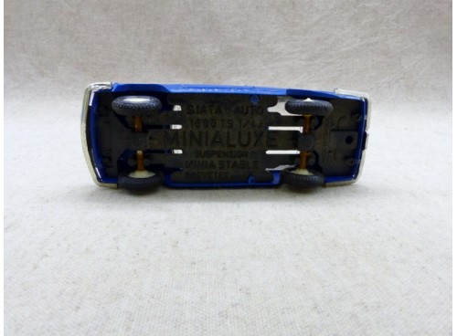 Minialuxe 52 Siata Auto 1500 TS Bleue (2) dessous