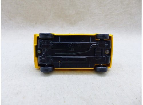 Corgi Toys 2895 Polo VW Voiture PTT Suisse dessous