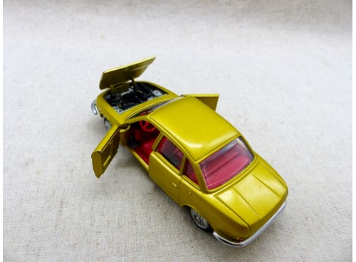 Tekno 836 NSU RO 80 Couleur Or portes ouvertes