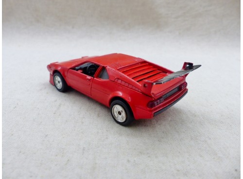 Gama Mini 891 BMW - M1 Rouge avec Spoiler et Aileron arrière