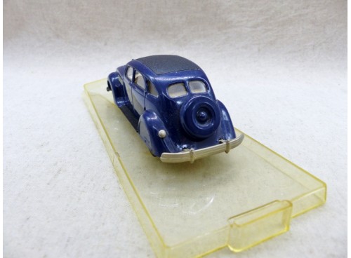 RexToys 21 Chrysler Airflow 1935 Conduite Interieure Diecast Model dos