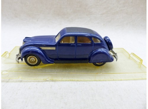 RexToys 21 Chrysler Airflow 1935 Conduite Interieure Diecast Model gauche
