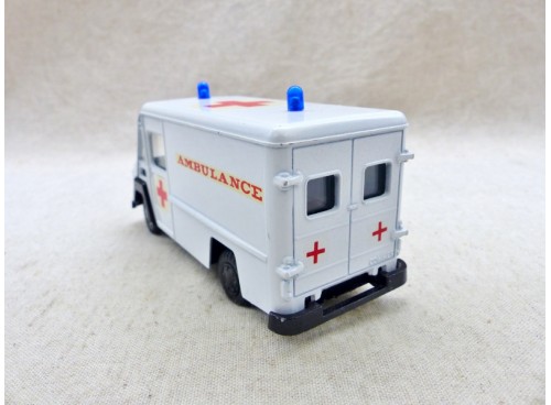 Lion Car 49 Commer Ambulance Near Mint dos
