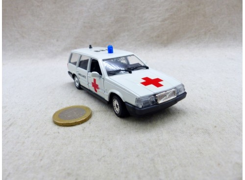 Polistil Volvo 760E Break Ambulance