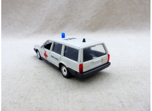 Polistil Volvo 760E Break Ambulance dos