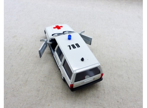 Polistil Volvo 760E Break Ambulance dessus