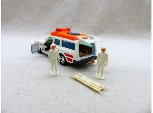 Matchbox KingSize K-96 SuperKings Volvo Ambulance Exc. dos avec brancardiers