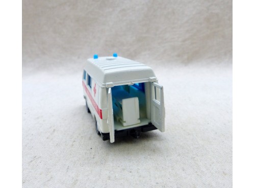 Siku 1334 Fourgon Volkswagen VW LT28 Ambulance dos ouvert