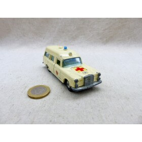 Matchbox King Size K-6 Mercedes Benz "Binz" Ambulance