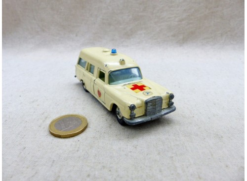 Matchbox King Size K-6 Mercedes Benz "Binz" Ambulance