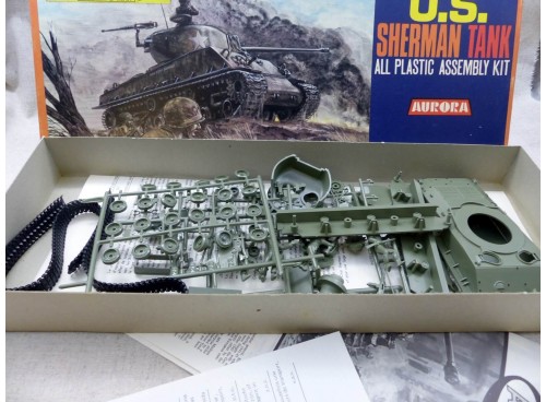 Aurora 317 Maquette U.S Sherman Tank détails