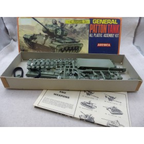 Aurora 301 Maquette Char General Patton Tank contenu de la boite