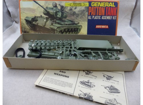 Aurora 301 Maquette Char General Patton Tank contenu de la boite