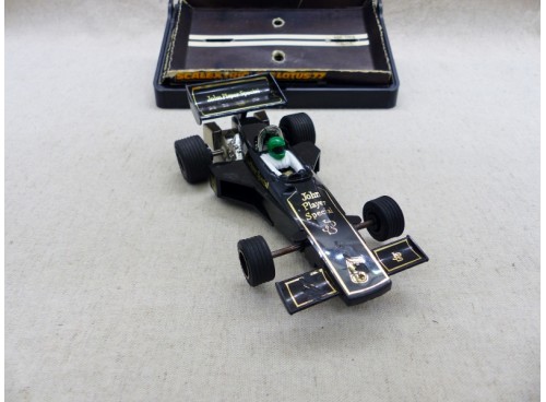 Voiture de circuit Scalextric C126 Formule 1 Lotus JPS  1977 Exc.