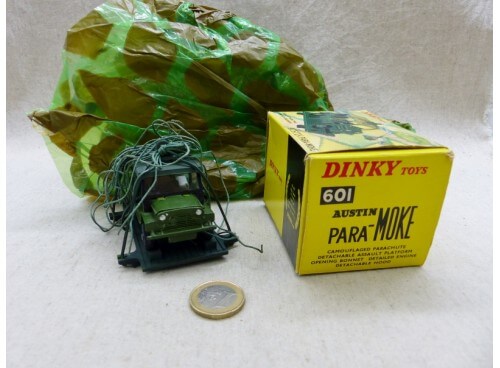 miniature auto Dinky Toys 601 Austin Para-Moke Avec Boite