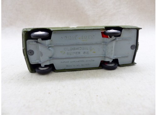 Corgi Toys 358 Oldsmobile Super 88 Army Headquarter Staff Car Dessous