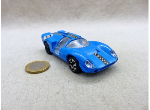 voiture de course miniature Politoys Export 565 Lola Aston Martin Bleu