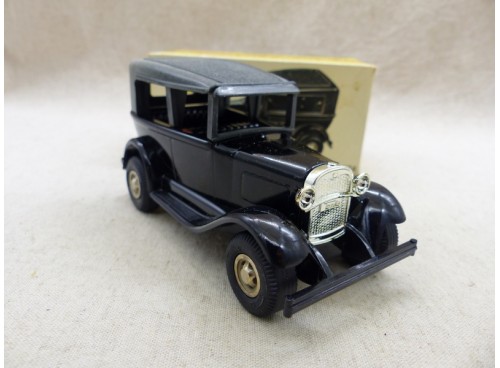 miniature automobile Tonka 434 Rat-A-Tat-Tat Ford A Neuve Boite