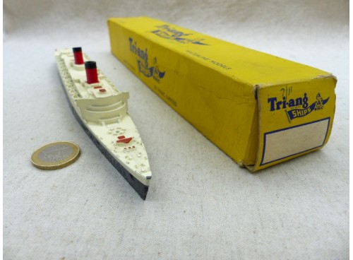Minic Tri-Ang M702 Paquebot R.M.S. Queen Elizabeth