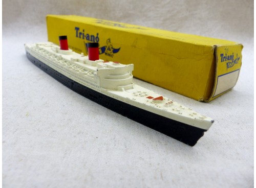 miniature Minic Tri-Ang M702 Paquebot R.M.S. Queen Elizabeth