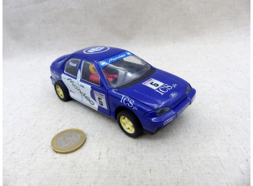 Scalextric C424 Ford Mondeo n° 5