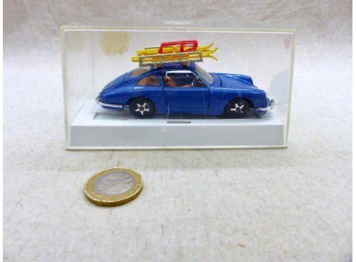 Mebetoys A-64 Porsche Bleue Avec Ski et Luge Exc.