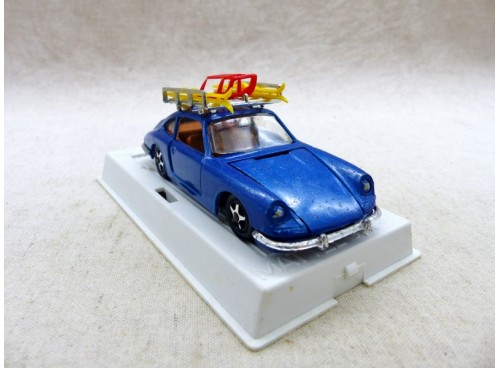 Mebetoys A-64 Porsche Bleue Avec Ski et Luge Exc.