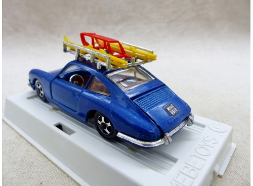 Mebetoys A-64 Porsche Bleue Avec Ski et Luge Exc.