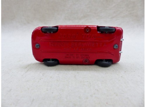 Corgi Toys  314 Ferrari Berlinetta 250 Le Mans dessous
