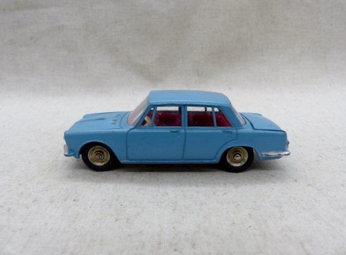 Dinky Toys France 523 voiture Simca 1500 gauche