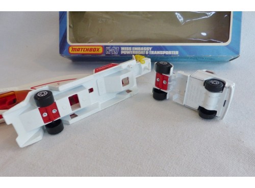 Matchbox King Size K-27 SuperKings Camion Embassy Powerboat Transporter dessous