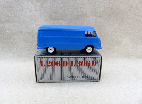 Cursor Modell 970 Camionette Mercedes L 206D L 306D droit