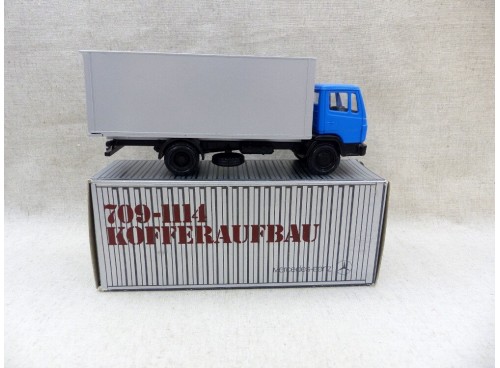 Cursor Modell NZG 250 Camion Mercedes-Benz 709 -1114 Cargo droit
