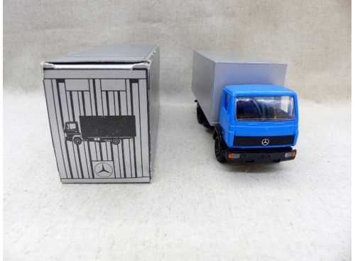 Cursor Modell NZG 250 Camion Mercedes-Benz 709 -1114 Cargo avant