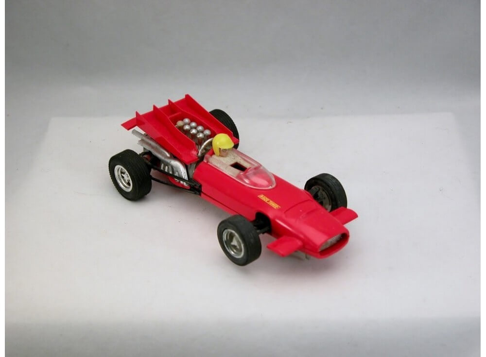 Circuits automobiles - voiture scalextric rouge
