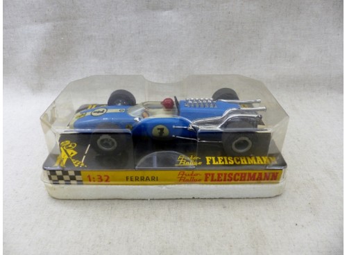 Fleischmann Auto Rallye 3201 Ferrari F1 bleue avec boite